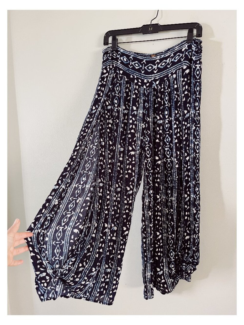 Free People Sz M Indigo Batik Print Cotton Gauze Pull On Pant Open Sided Leg